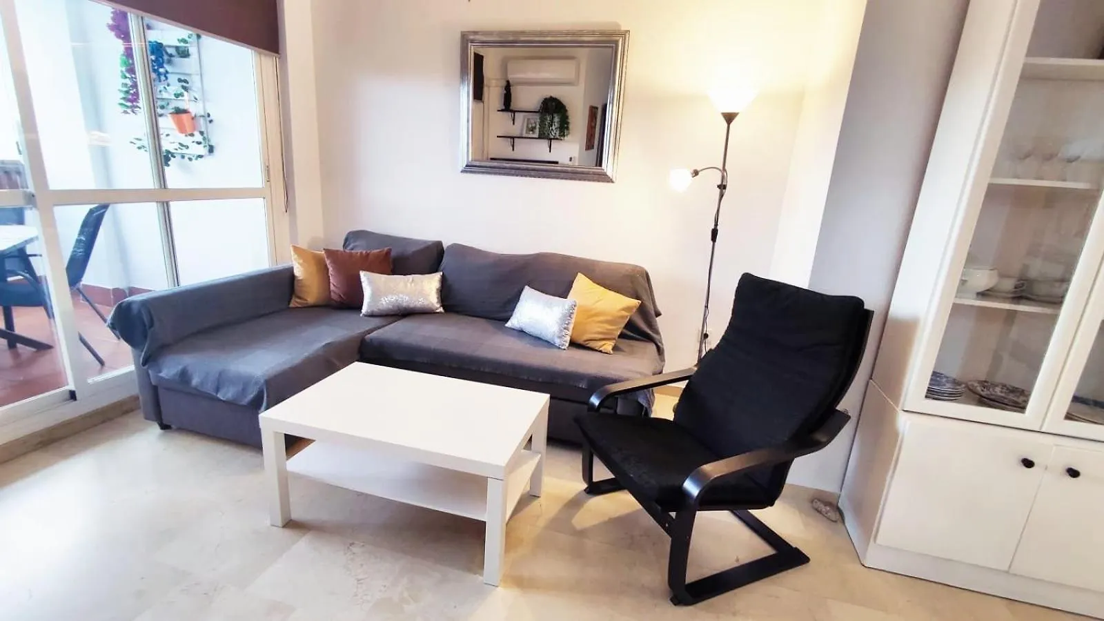 2Bdr Sunny Apartment With Pool And Private Parking In Benalmadena