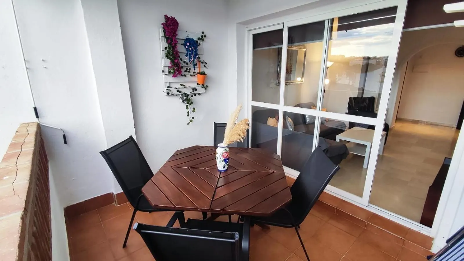 2Bdr Sunny Apartment With Pool And Private Parking In Benalmadena Spain