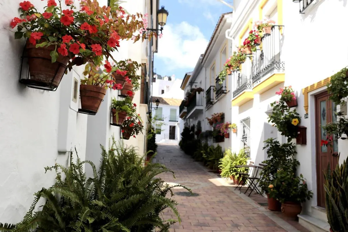 2Bdr Sunny Apartment With Pool And Private Parking In Benalmadena