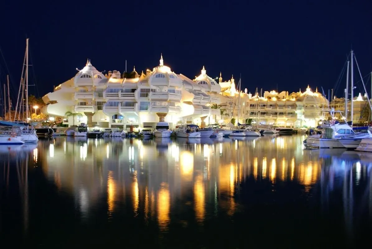 2Bdr Sunny Apartment With Pool And Private Parking In Benalmadena